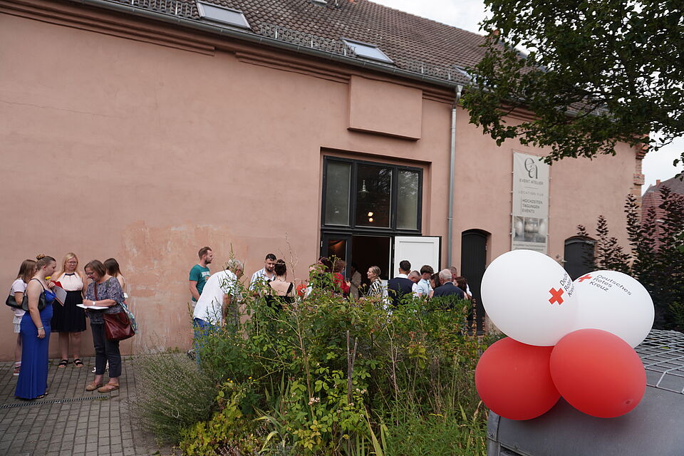 Gemeinsam den erfolgreichen Ausbildungsabschluss feiern: unsere Zeugnisübergabe im Eventatelier Halle.